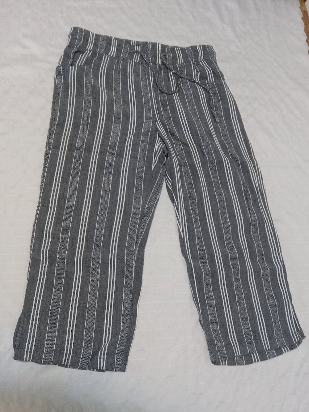 Le Grenier 3/4 pants grey and white with elastic waist size 7
